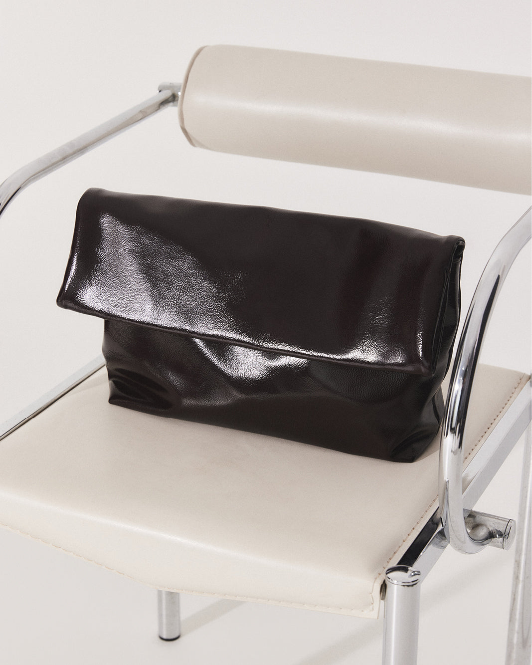 RYLEE CLUTCH BAG - MERLOT CRINKLE PATENT